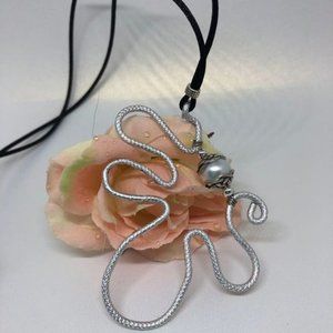 SERPENTINE LEAF WIREWORK AND PEARL PENDANT WITH SA